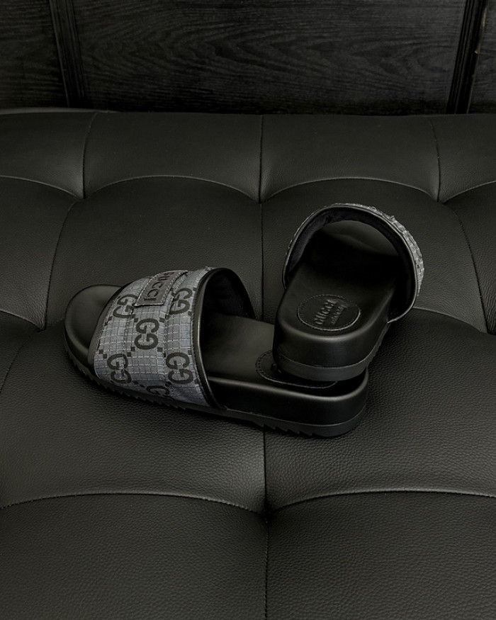 GUC* SLIPPERS DR258-072