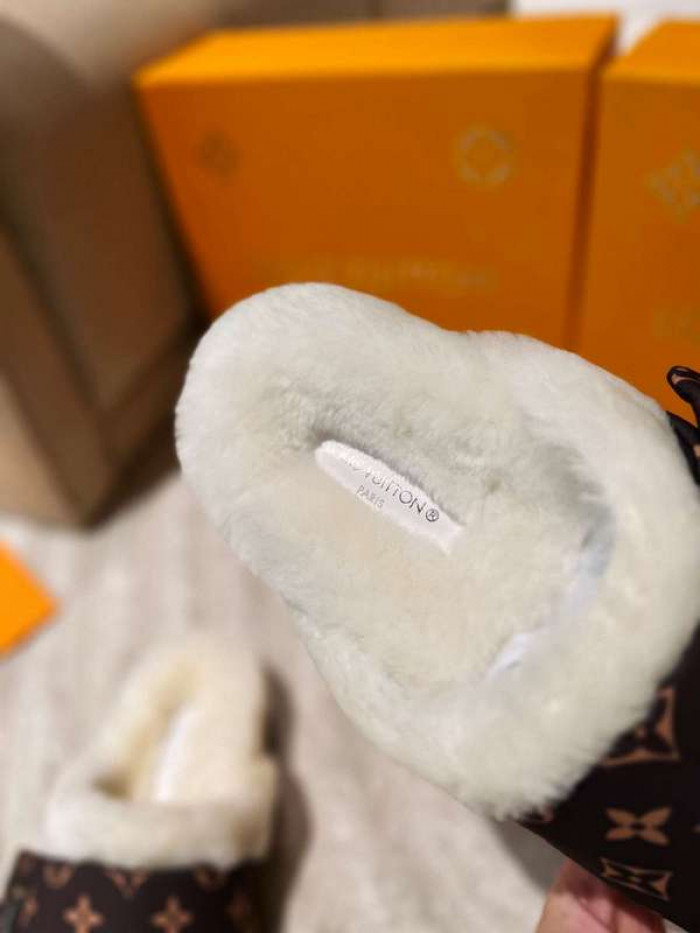 1*V SLIPPERS 11V0107-018