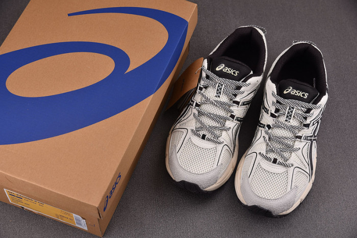 As*ic*s 1011b895-200