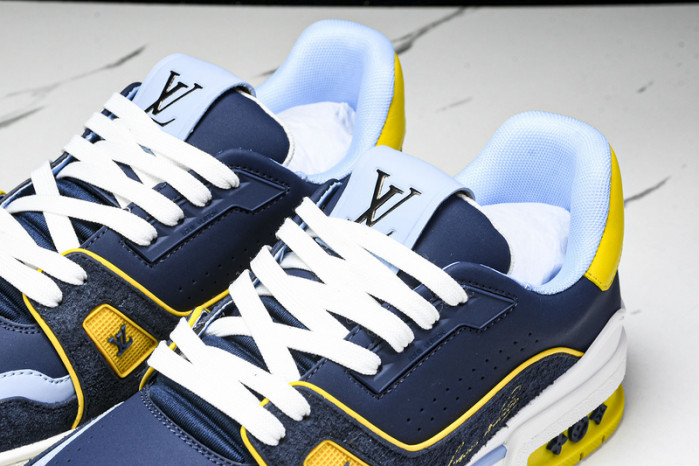 1V SNEAKERS 1V0425-182