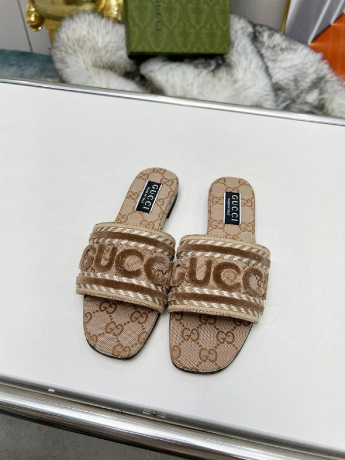 GUC* SLIPPERS DR258-089
