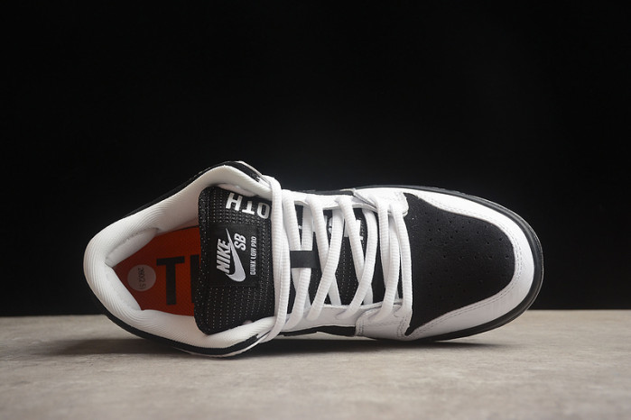 tightbooth x nike dunk low sb fd2629-100
