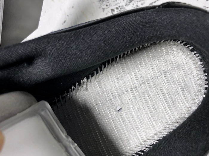 Supreme x Nike SB Dunk Low Silver Black CK3480-001