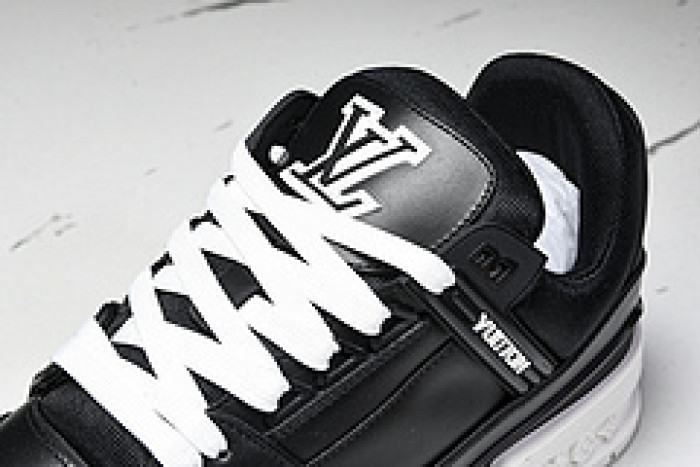 1V SNEAKERS 1V0425-183